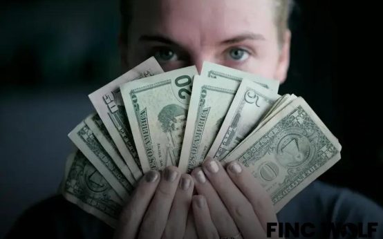 How to Avoid Falling into a Debt Trap: Smart Tips